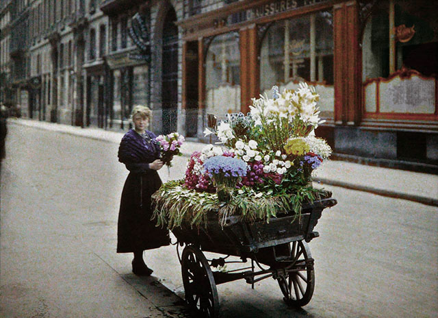 These rare color photos of Paris were shot 100 years ago, and they’re amazing